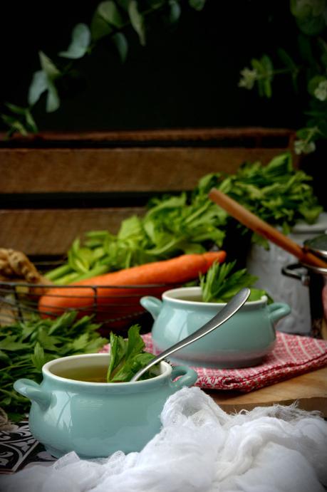 Sopa de pollo anti-gripe: di adiós a los catarros y refriados