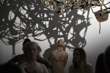 ¿Nueva forma de ver el arte? El museo de París recibe visitantes desnudos