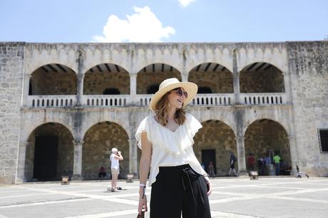 bloguera moda santo domingo blusa de zara pantalón culotte sombrero fedora paja asos 