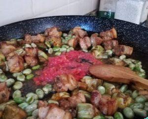 Receta de cocina: “Paella de carne con habas y alcachofas”