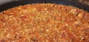 Receta de cocina: “Paella de carne con habas y alcachofas”