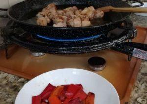 Receta de cocina: “Paella de carne con habas y alcachofas”