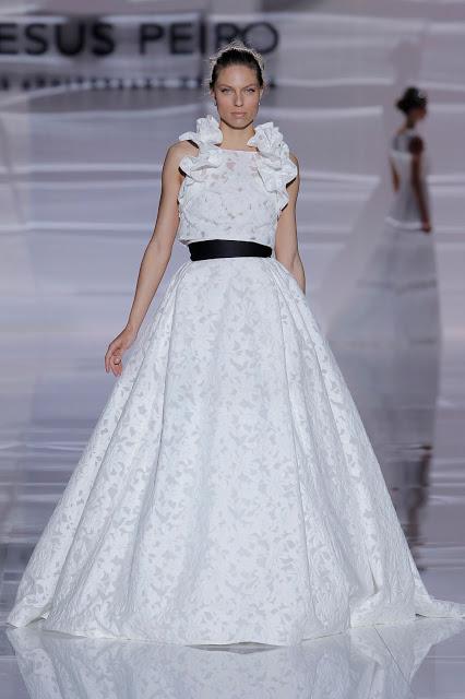 Jesus Peiro celebra su 30 aniversario en la Barcelona Bridal Week con su colección Heritage