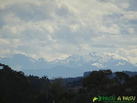 SENDA NORTE COSTERA: ARNAO - BAYAS Desde la Senda Norte, la Llambria y Campigueños