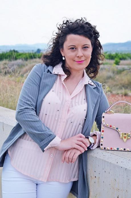 Cómo llevar una blazer gris de raya diplomática Cómo llevar una blazer gris de raya diplomática