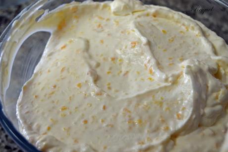 Cheesecake de melocotón con crujiente de galleta en vasitos
