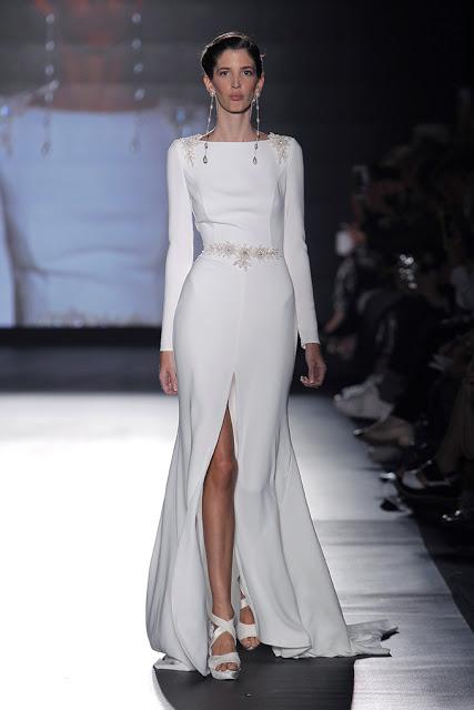 La colección Rosa Clará 2019 presentada en la BBFW envuelve el cuerpo de la mujer seduciendo y haciéndolo más bello si cabe...