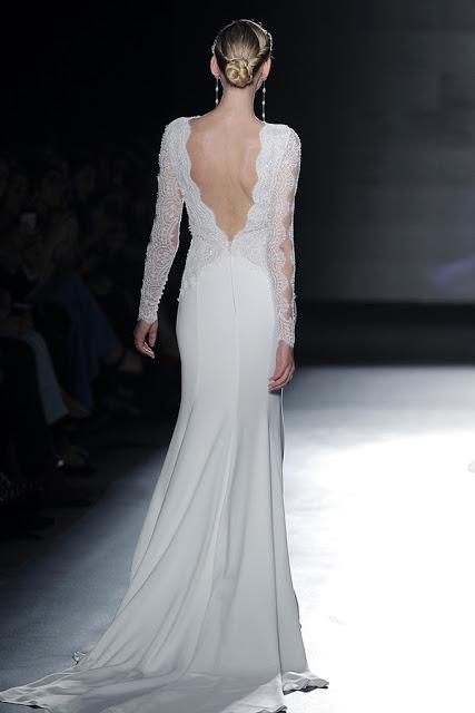 La colección Rosa Clará 2019 presentada en la BBFW envuelve el cuerpo de la mujer seduciendo y haciéndolo más bello si cabe...