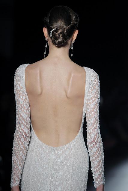 La colección Rosa Clará 2019 presentada en la BBFW envuelve el cuerpo de la mujer seduciendo y haciéndolo más bello si cabe...