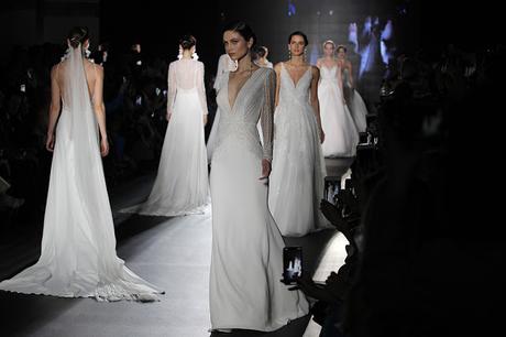 La colección Rosa Clará 2019 presentada en la BBFW envuelve el cuerpo de la mujer seduciendo y haciéndolo más bello si cabe...