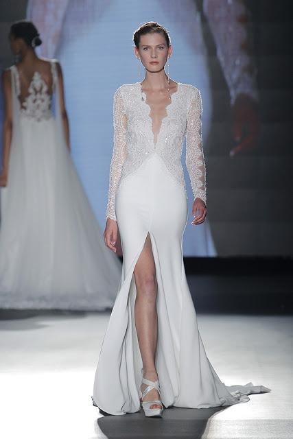 La colección Rosa Clará 2019 presentada en la BBFW envuelve el cuerpo de la mujer seduciendo y haciéndolo más bello si cabe...