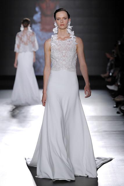 La colección Rosa Clará 2019 presentada en la BBFW envuelve el cuerpo de la mujer seduciendo y haciéndolo más bello si cabe...