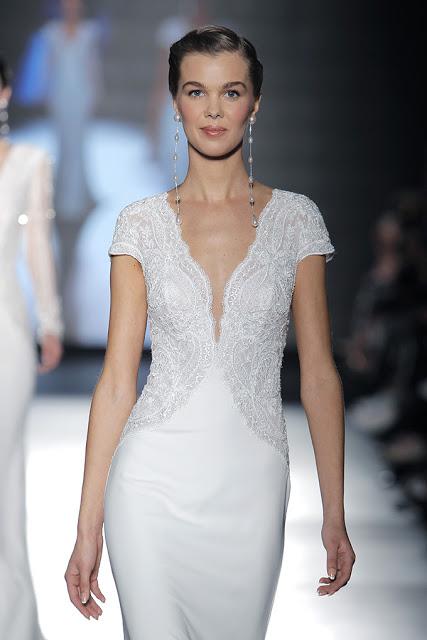 La colección Rosa Clará 2019 presentada en la BBFW envuelve el cuerpo de la mujer seduciendo y haciéndolo más bello si cabe...