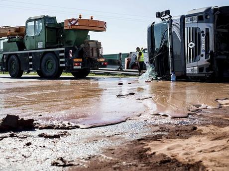 AP POLONIA CHOCOLATE SPILL I POL