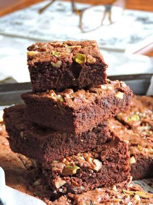 Brownie con nueces o nueces y pistachos