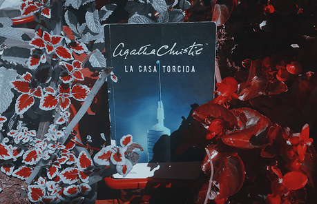 Reseña literaria CASA TORCIDA