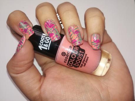 Diseño de uñas tropical con flamencos Diseño de uñas tropical con flamencos