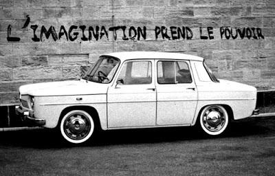 Muro pintado y coche de la época. La imaginación toma el poder. Muro pintado y coche de la época. La imaginación toma el poder.