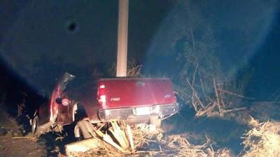 UN MUERTO Y DOS HERIDOS ES EL SALDO DE UNA CAMIONETA QUE SE IMPACTA CONTRA POSTE EN JOLALPA, TEPETLAOXTOC