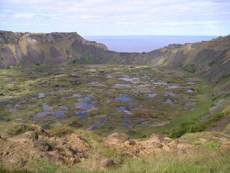 Vista de la caldera volcánica de Rano Kau