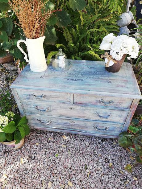 Cómoda multicolor Cómoda multicolor