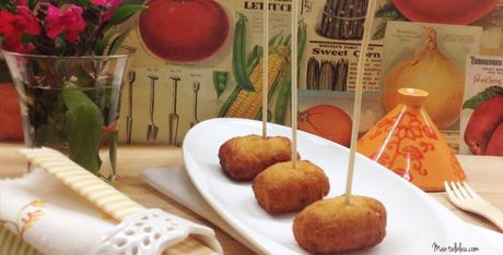 Croquetas de salchicha de pollo y huevo