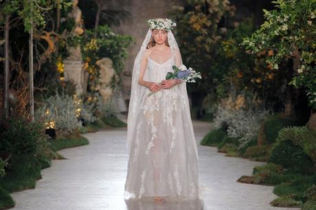 La prestigiosa diseñadora Reem Acra nos transporta a un bosque encantado lleno de bellas princesas con su desfile de la BBFW de 2018