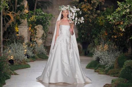 La prestigiosa diseñadora Reem Acra nos transporta a un bosque encantado lleno de bellas princesas con su desfile de la BBFW de 2018