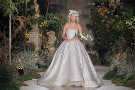 La prestigiosa diseñadora Reem Acra nos transporta a un bosque encantado lleno de bellas princesas con su desfile de la BBFW de 2018