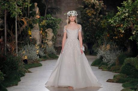 La prestigiosa diseñadora Reem Acra nos transporta a un bosque encantado lleno de bellas princesas con su desfile de la BBFW de 2018