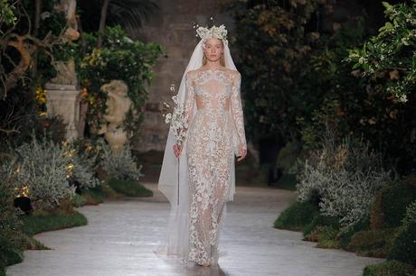 La prestigiosa diseñadora Reem Acra nos transporta a un bosque encantado lleno de bellas princesas con su desfile de la BBFW de 2018