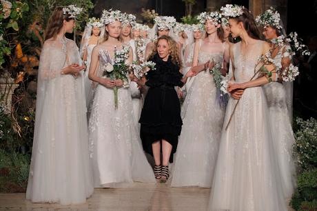 La prestigiosa diseñadora Reem Acra nos transporta a un bosque encantado lleno de bellas princesas con su desfile de la BBFW de 2018