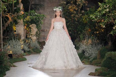La prestigiosa diseñadora Reem Acra nos transporta a un bosque encantado lleno de bellas princesas con su desfile de la BBFW de 2018