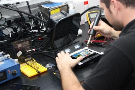 ¿Buscas un lugar donde reparen tu teléfono a domicilio? Aquí está Lamovileria.es