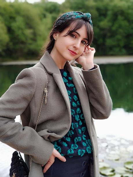 Flores, nudos y lentejuelas