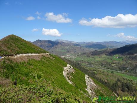 Ruta al PICO COGOLLA desde AVALLE, Parres Bajando a Dego desde el Pico Cogolla