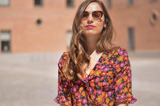 How to wear a flowered dress