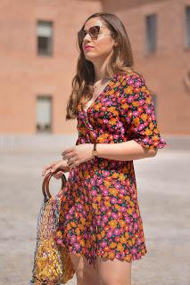 How to wear a flowered dress