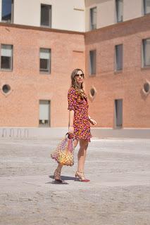 How to wear a flowered dress