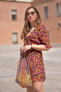 How to wear a flowered dress