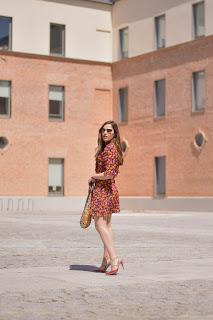 How to wear a flowered dress