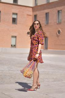How to wear a flowered dress