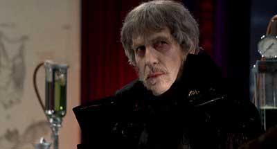 Vincent Price en su famosa recreación del Dr. Phibes. Vincent Price en su famosa recreación del Dr. Phibes.