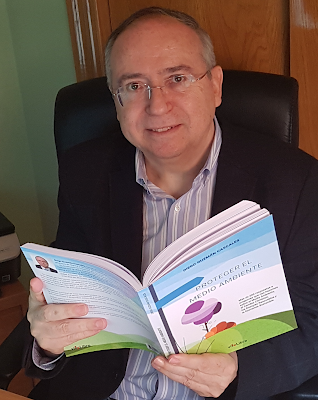 Diego Guzmán: “Este libro facilita de forma amena y sencilla el conocimiento de los temas relacionados con el Medio Ambiente y el Desarrollo Sostenible” Diego Guzmán: “Este libro facilita de forma amena y sencilla el conocimiento de los temas relacionados con el Medio Ambiente y el Desarrollo Sostenible”