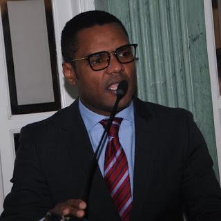 Danilo destituye a embajador Danni Santana.