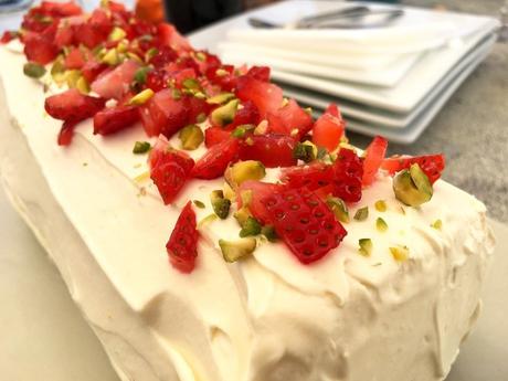 tarta facil tarta de fresas tarta casera fresas Strawberries and vanilla roll cake postres recetas delikatissen postres con frutas postres con fresa crema relleno tarta crema relleno fácil vainilla Brazo de fresas y vainilla   