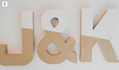 DIY letras de mármol y flores ¡Perfectas para una boda!