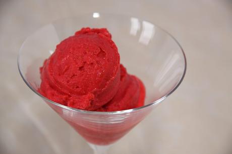 Sorbete de frambuesas con rosas Sorbete de frambuesas con rosas