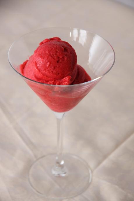 Sorbete de frambuesas con rosas Sorbete de frambuesas con rosas