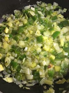 Mejillones Con Verduras Gratinados Con Bechamel De Tomate